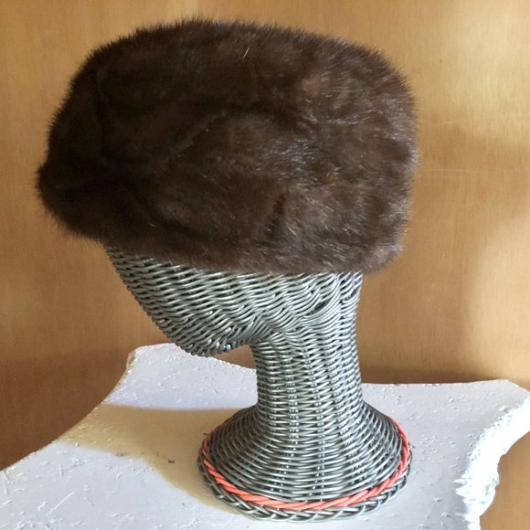 Vintage Mink Pillbox Hat circa 1960s - Picture 6 of 8